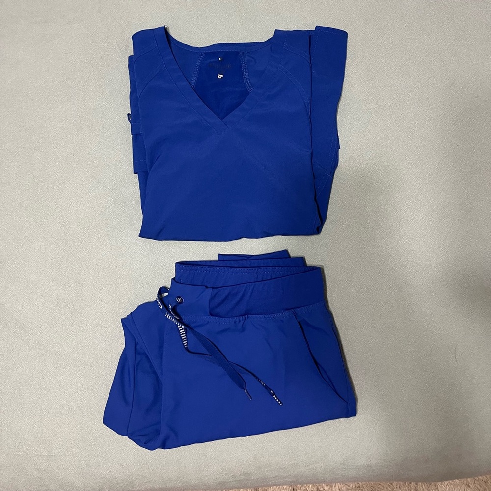 Med Couture Galaxy Blue Scrubs Set, size XL